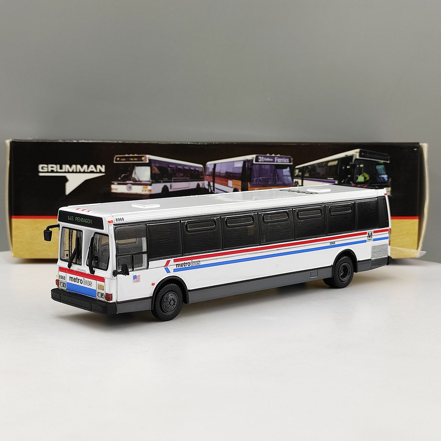 Vintage Collectible Toy Cars - โมเดลรถบัสวินเทจ Diecast IR ขนาด 1:87 รถบัสทางไกล